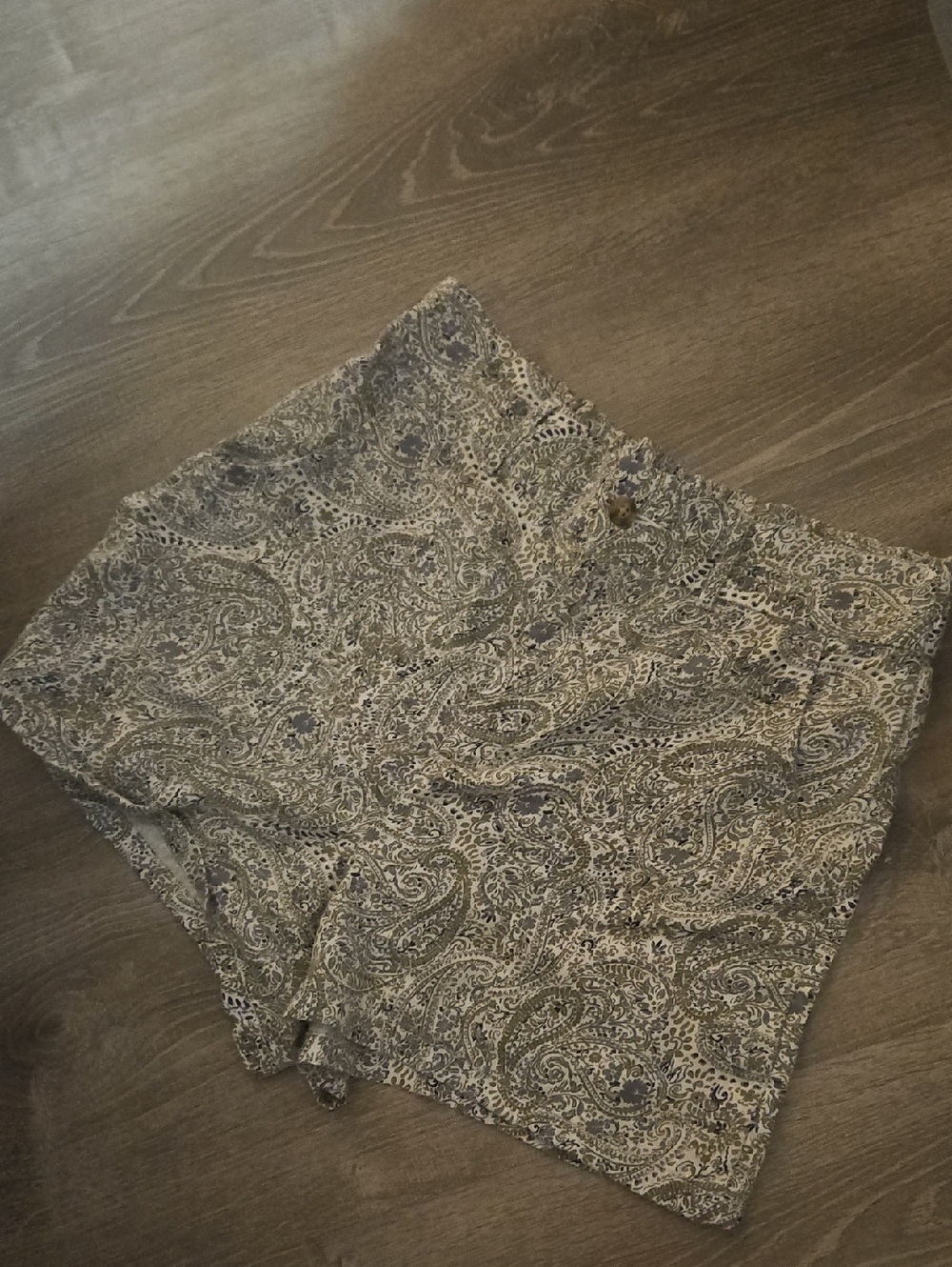 Cynthia Rowley Ophelia Paisley Print Shorts - Size Medium Sage Green/White Boho